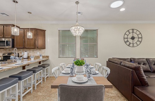 Sun City Casa | Sun, Fun, Hot Pool Sleeps 8, Workspace!