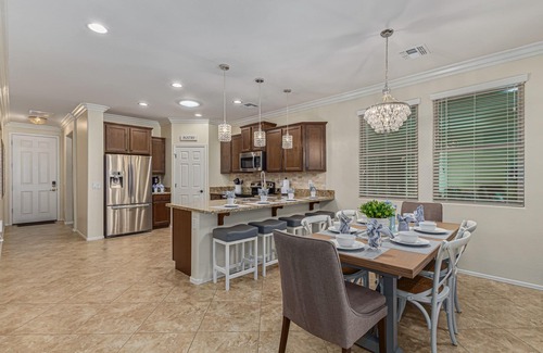 Sun City Casa | Sun, Fun, Hot Pool Sleeps 8, Workspace!