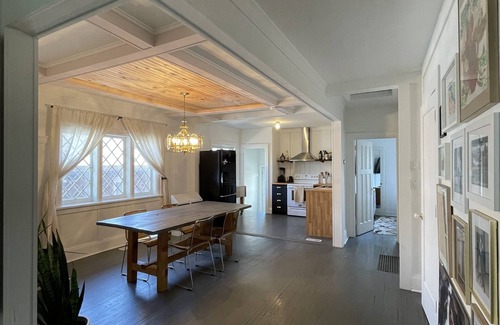 Upper Beaches Casa | Sun-kissed and Beautiful Upper Beach Bungalow