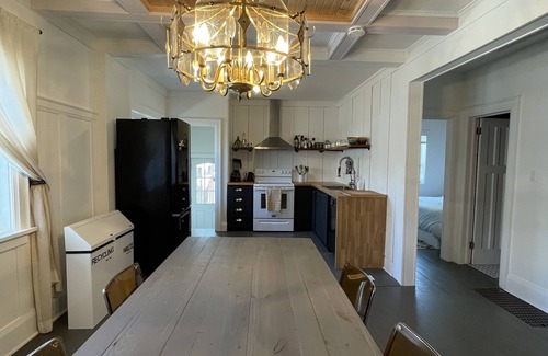 Upper Beaches Casa | Sun-kissed and Beautiful Upper Beach Bungalow
