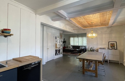 Upper Beaches Casa | Sun-kissed and Beautiful Upper Beach Bungalow