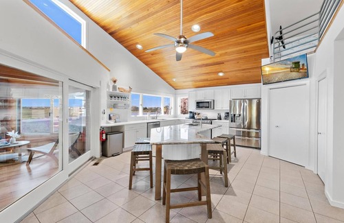 Beach Haven West Casa | Sun-Kissed Beach House: Your Off-Season Waterfront