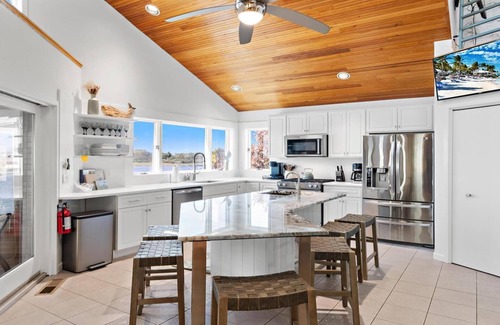 Beach Haven West Casa | Sun-Kissed Beach House: Your Off-Season Waterfront