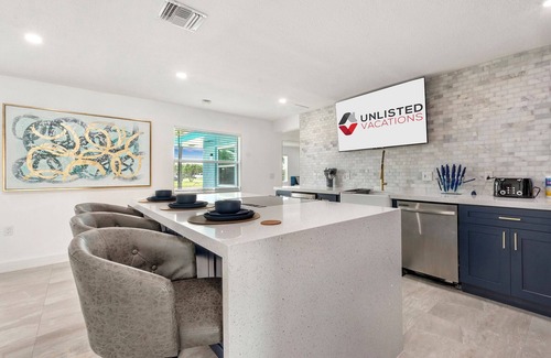 Riviera Beach Casa | Sun-Kissed Bliss: Dreamy Getaway