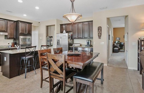 Memphis Casa | Sun-Kissed Serenity: Unwind in Palmetto, Florida's Premier Retreat