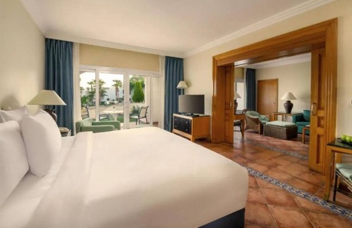 Sharm El Sheikh Complejo | Sun-Kissed Shores & All-Day Dining Included l 4 Spacious Suites, Pools & Spa