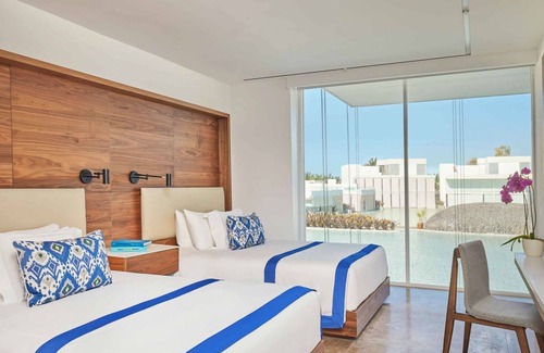 Zona Hotelera Casa | Sun-kissed Splendor: Rooftop Deck, Private Swimming Pool & Panoramic Oceanview!