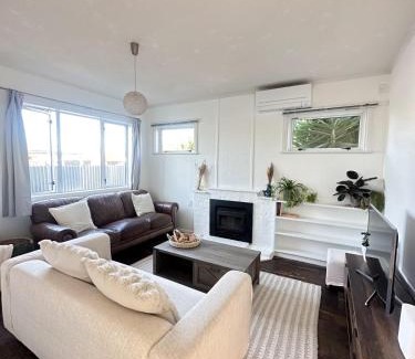 Hastings Casa | Sun-kissed Spa Retreat