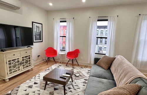 Bedford-Stuyvesant Apartamento | Sun-lit 2 bed 1 bath w washer/dryer