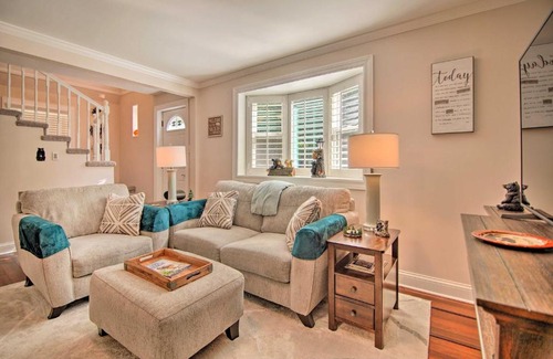 Como Casa | Sun-Lit Lake Geneva Sanctuary with BBQ Patio!