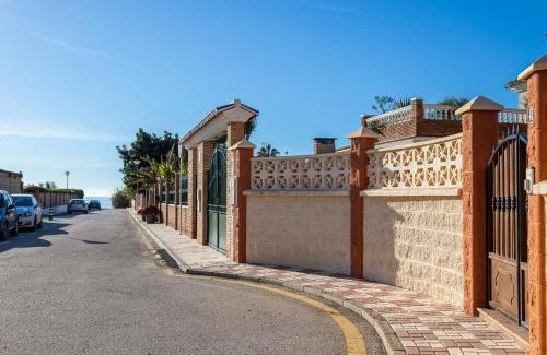 Vélez-Málaga Villa | Sun, Relax, Climatized Pool & Steps to the Beach by Mellow