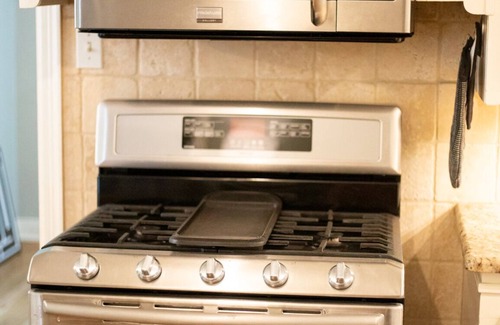 Tech Terrace Casa | Sun's Up, Gun's Up 2 bedroom Cottage in Lubbock TX in Tech Terrace