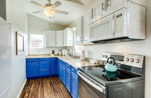 Surfside Beach Casa | Sun & Salt Beach Pad – Cozy, Cute, & Tail-Wagging Approved!