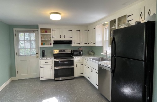 Harwich Cabaña | Sun Sand and Sky! Spacious central A/C pack your Kids, Pets & beach towels!