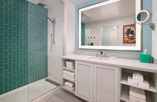 Fort Myers Beach Complejo | Sun, Sand & Pool Views in 3 Beachfront Rooms Near Crescent Beach Family Park