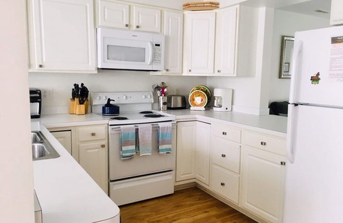 Chincoteague Casa | Sun Singer - 2BR townhome, Waterview shared pier,deck -Pet friendly NO LINENS