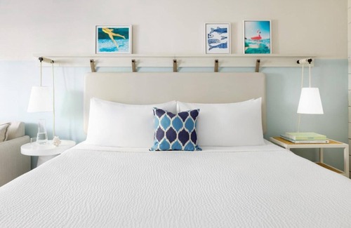 New Town Hotel | Sun, Sip, & Socialize | Island Stay w/ 2 Pools & Backyard Bash