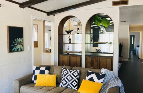 Wildomar Casa | “Spacious Citrus Grove Wine Country Retreat”