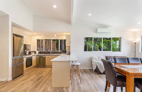Bethells Beach Casa | Bethells Beach: vistas a la montaña y selva tropical nativa