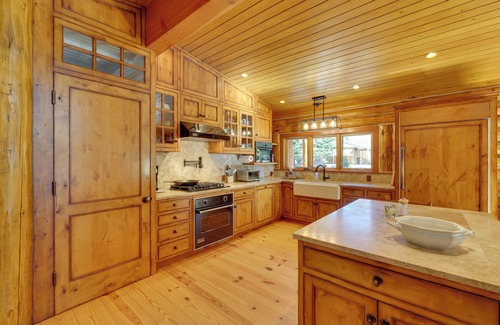 Weyyakin Ranch Casa | Sun Valley Log Home w/ Hot Tub & Mtn Views!