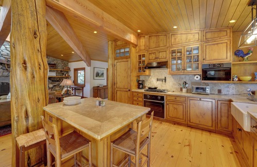 Weyyakin Ranch Casa | Sun Valley Log Home w/ Hot Tub & Mtn Views!