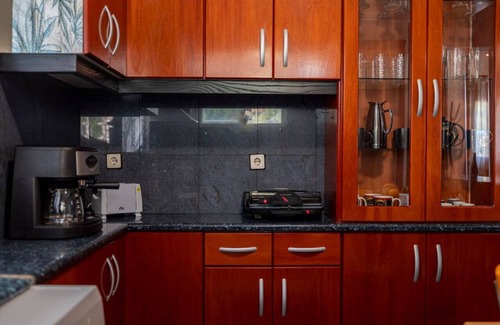 Lambi Casa | Sun & Waves Beachfront Suite