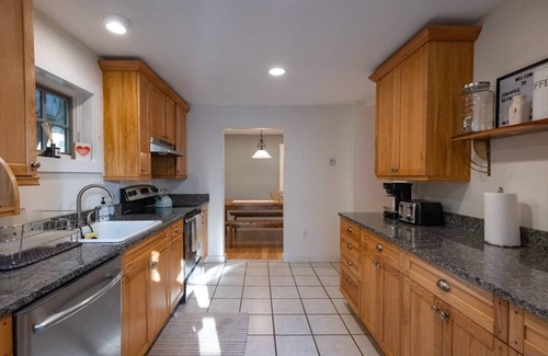 Sunapee Casa | Sunapee Harbor Home Drive to Mountain 7-Bed Pet Friendly Arcade Walk to Marina