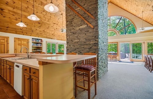West Bridgewater Casa | Espectacular casa Sunburst para 25 personas con una bañera de hidromasaje interior y exterior. Perfecto para reuniones familiares y escapadas.