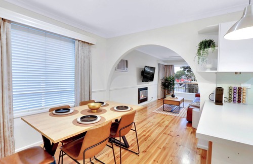 Sunbury Casa | Sunbury large family home close to airport macedon ranges newly renovated