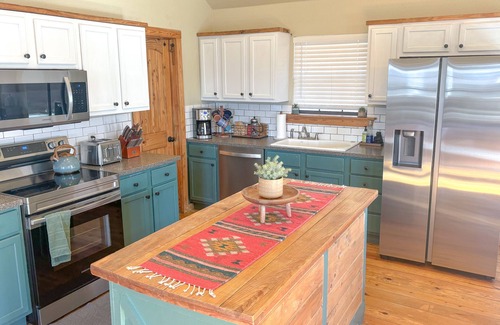 Mountainburg Cabina | Sundance Cabin - Private Ozark Mountain Retreat - hot tub & valley views!