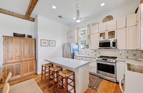 Burnet Casa | Sunday House @ Cockleburr Cove on Inks Lake - Lakefront property w/boat dock