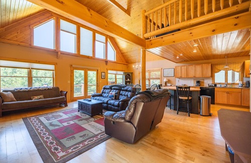 Sunday River Area Cabina | Sunday River Cabin w/ Hot Tub, Fireplace, Games, 2 Living Areas - Sleeps 12