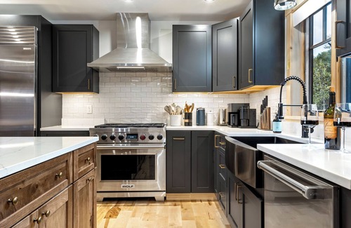 Sunday River Area Chalet De Esquí | Sunday River, sleeps 14, gym, chefs' kitchen, hot tub, game room, firepit, AC