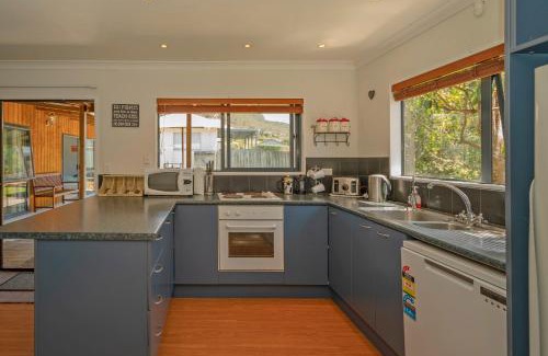 Hahei Casa | Sundaze - Hahei Holiday Home