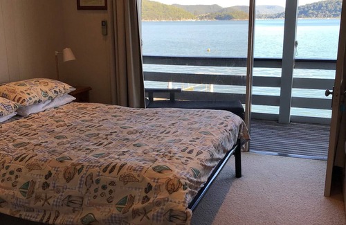 Little Wobby Cabina | "SUNDECK LODGE" Waterfront. Sleeps 11. Awesome. HAWKESBURY/COWAN/PITTWATER