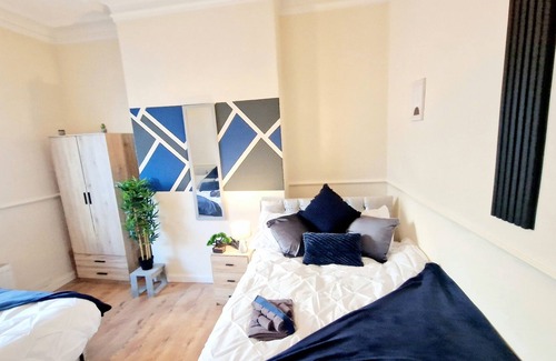 Sunderland Cabaña | Sunderland Urban Haven: 8 Guests