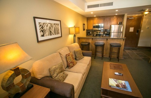 Park City Condominio | Sundial Lodge Condo Steps from Red Pine Gondola by RedAwning - Save 20% on 7+ Nights!