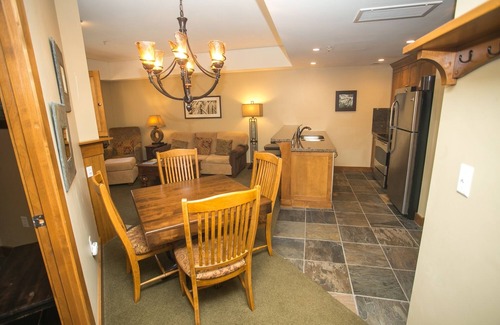 Park City Condominio | Sundial Lodge Condo Steps from Red Pine Gondola by RedAwning - Save 20% on 7+ Nights!