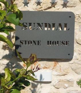 Zdrelac Casa | Sundial Stone House