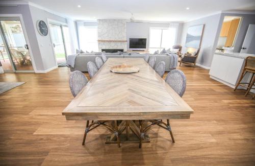Bright Casa | Sundown Country Club