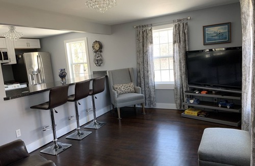 Grosse Ile Casa | Sundown Waterfront Carriage House