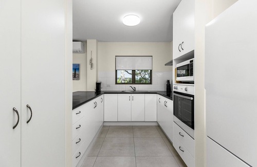 Noosa Heads Apartamento | Sundowner 3 - A fantastic view over Laguna Bay to the Noosa North Shore beach.