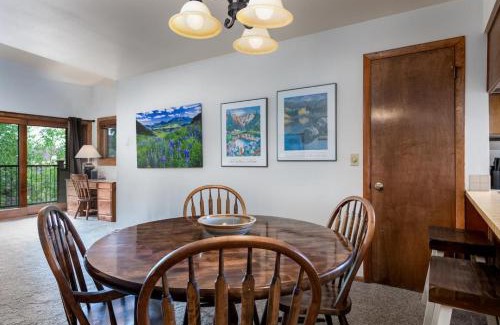 Four O'Clock Casa | Sundowner II Condo - Ski-In - Walk To Town