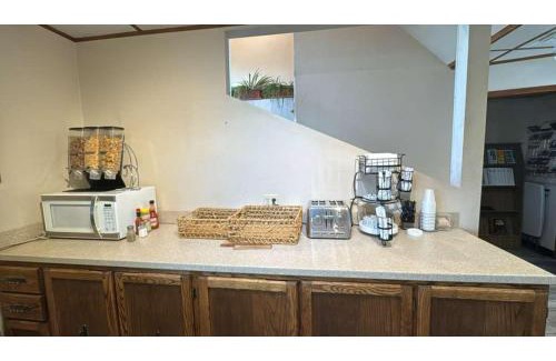 Forsyth Hotel | Sundowner Inn by Capital O Forsyth I 94