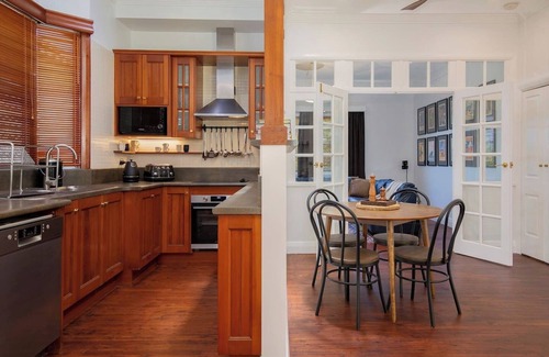 Highfields Casa | Sunfields Garden Hideaway between Beaches and CBD