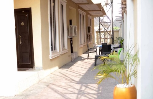 Asaba Casa | SUNFIT APARTMENTS! Cozy & Spacious 3-Bedroom Apartment in a serene environment.