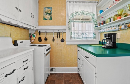Birdsnest Cabaña | Sunflower Cottage - Waterfront; Outdoor shower!