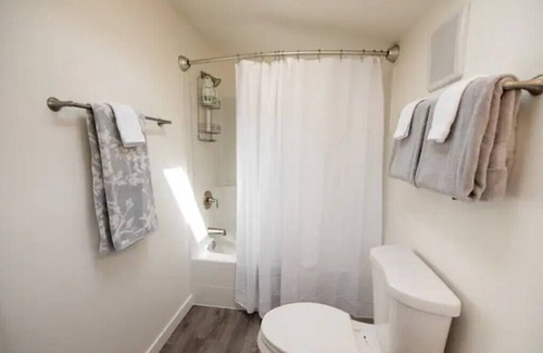 Port Angeles Cabaña | Sunflower Cottage in Charming Cherry Hill Neighborhood- 5 Minutes from Downtown