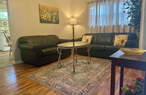Springfield Casa | Sunflower Cottage
