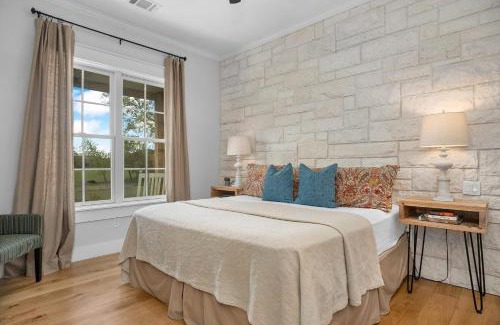 Comfort Casa | Sunflower Cottage with hot tub & VIEWS